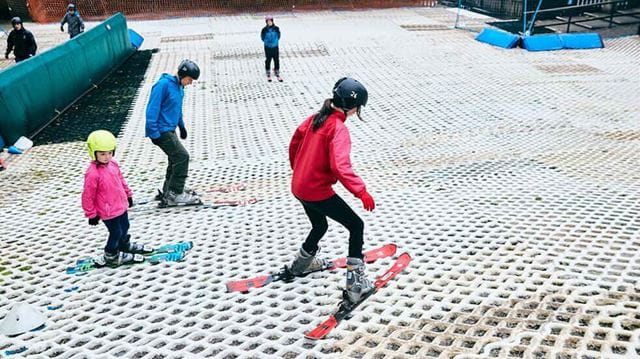 Learn to ski as a family: lessons at Mendip Snowsport Centre